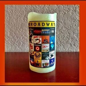 🕯 NWOT. Broadway Musical Theater Flameless Candle with Timer